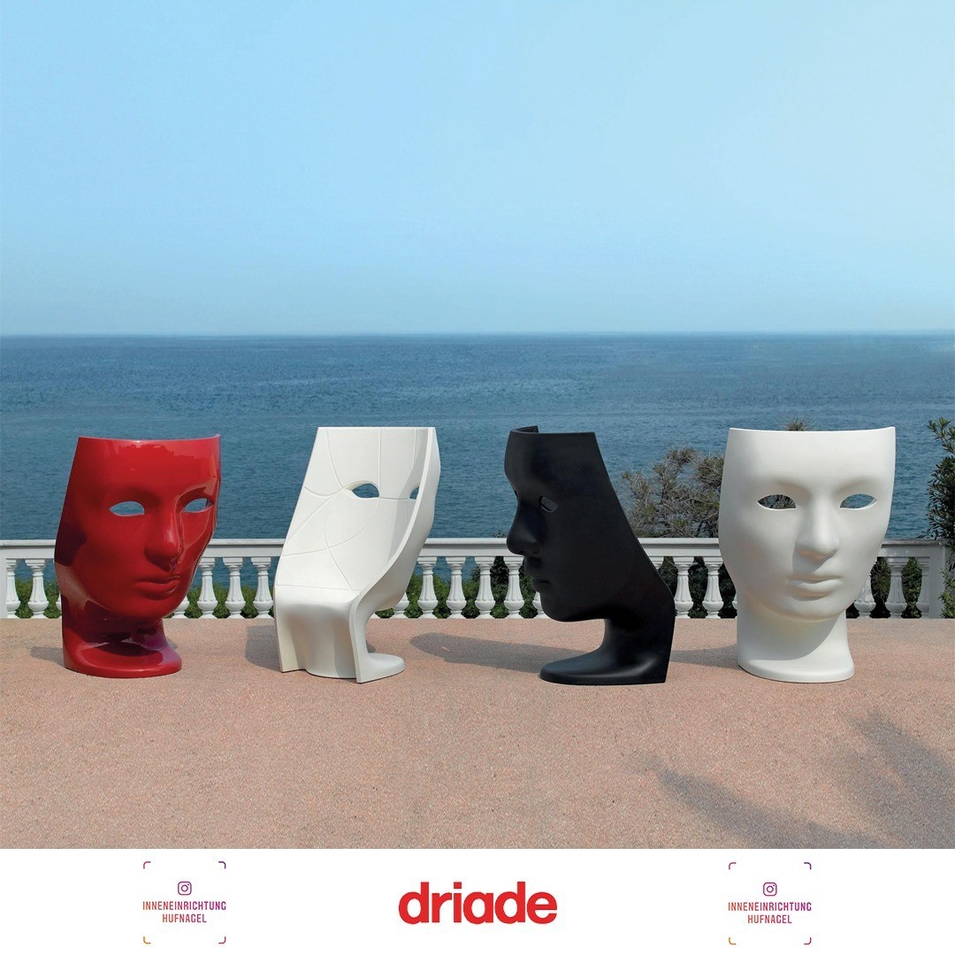 | driade NEMO design Fabio NovembreBeim Sessel Nemo von Driade handelt es sich um einen Lounge-Sessel aus beständigem Polyethylen, der sowohl für den Innen- als auch Außen-Bereich vorgesehen ist. Das aufsehenerregende Design in Form eines Kopfes ma