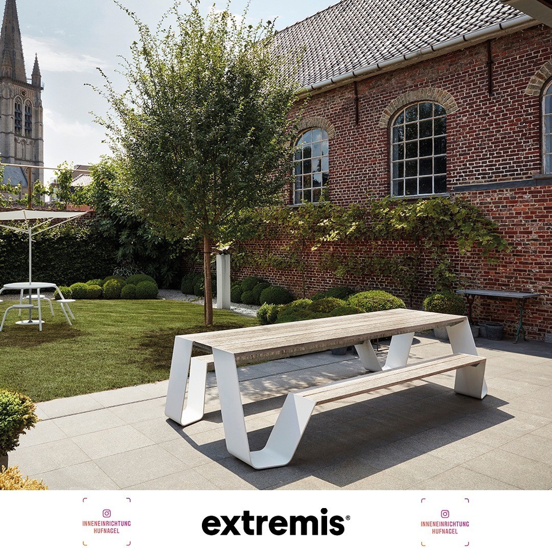 | EXTREMIS HOPPER design by Dirk WynantsDer Gartentisch Hopper von Extremis ähnelt herkömmlichen Picknicktischen, die wir alle kennen und lieben. Aber wie es für Extremis typisch ist, bietet er zusätzlichen Komfort. Mit den vier Durchgängen is