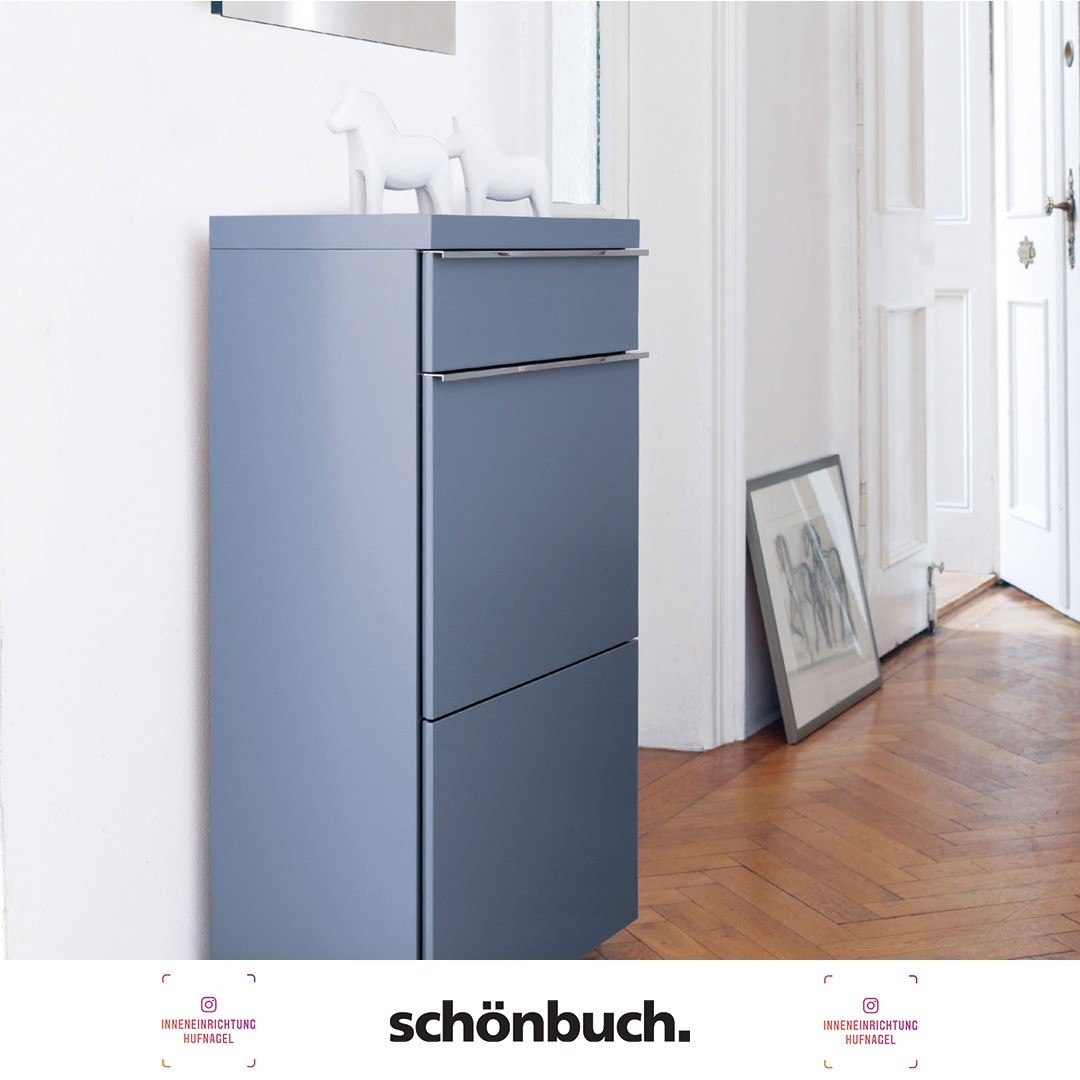| Schönbuch BASIC - der funktionale SchuhschrankFür Schuhsammlerinnen und Ordnungsliebhaber. Die Linie BASIC besteht aus funktionalen Schuhschränken und passenden Wandspiegeln in mehreren Größen. Bei den Schuhschränken gibt es verschiedene Modellva