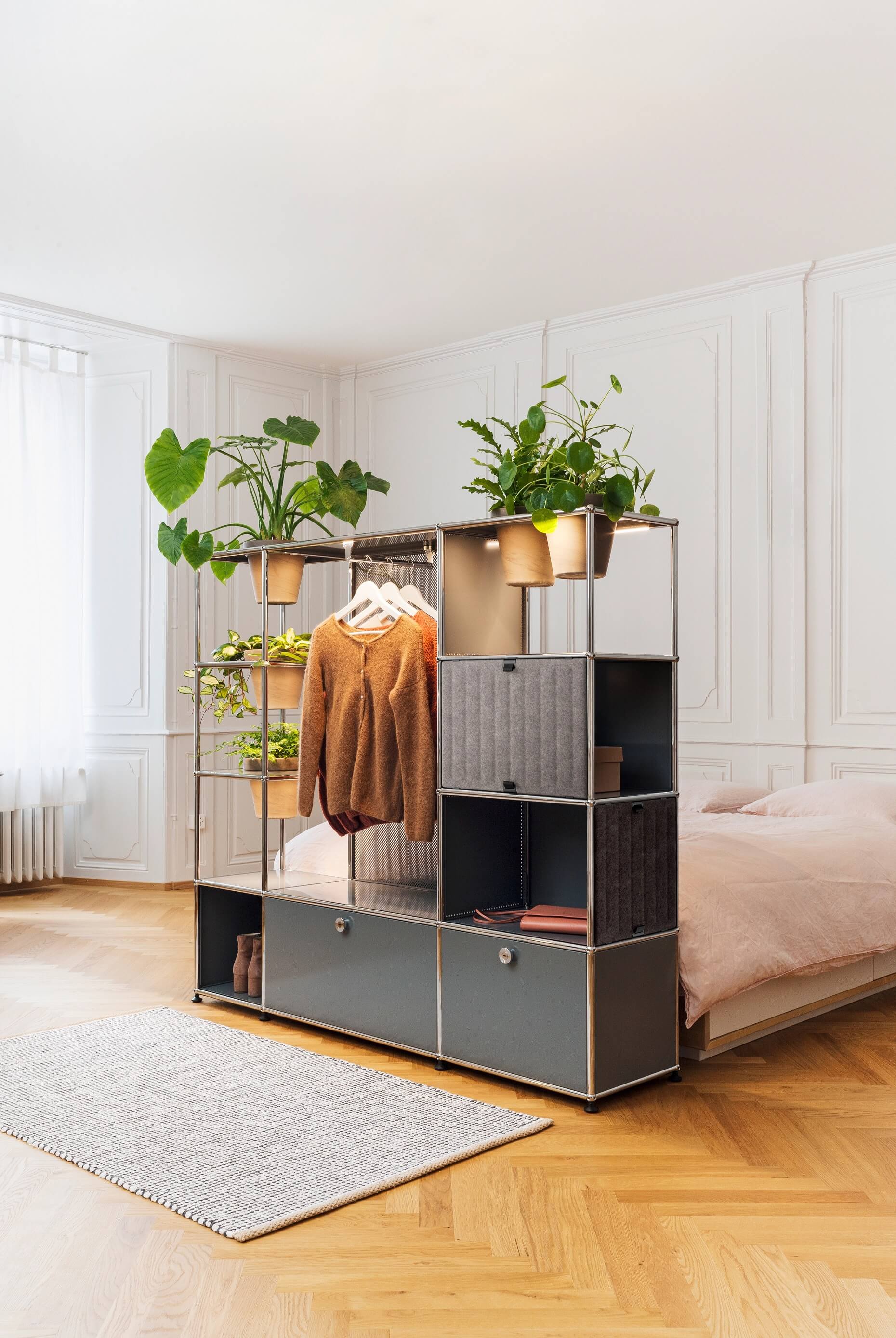 USM Haller Sideboard olivgrün mit 4 Soft Panels dunkelgrau (rund ...
