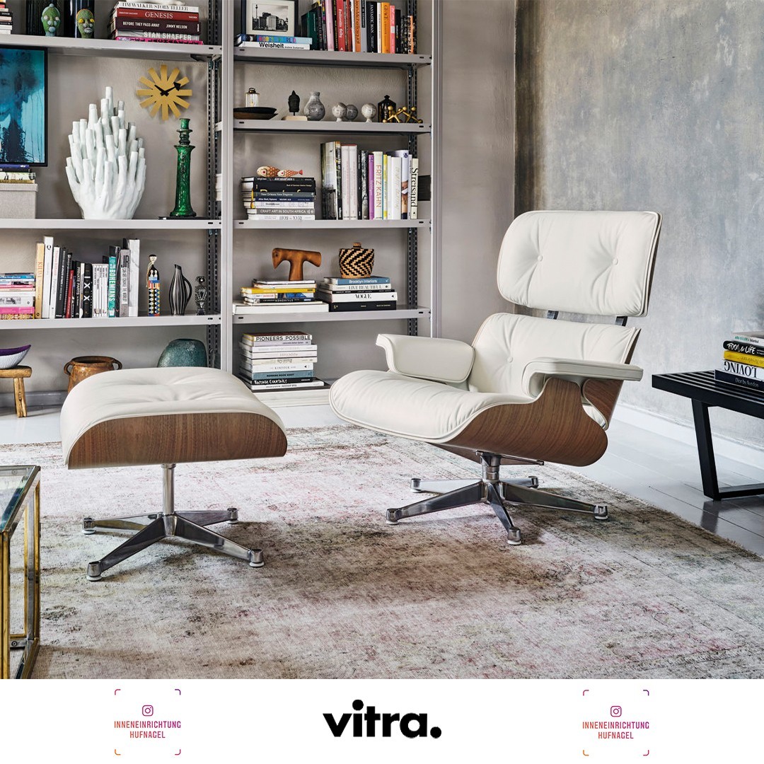 | Vitra Eames Lounge Chair & OttomanCharles und Ray Eames entwarfen den Lounge Chair in den 1950er-Jahren mit dem Ziel, einen eleganten Sessel mit ultimativem Komfort zu schaffen. Seither wird er bei Vitra im nahezu gleichen Verfahren gefertigt und