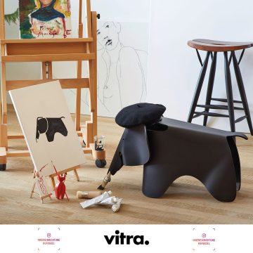 | Vitra Eames ElephantDen Elefanten, den Charles und Ray Eames 1945 zunächst aus Schichtholz entwickelt hatten, gibt es in Kunststoff in unterschiedlichen Farben  als Spielzeug oder als dekoratives Objekt, nicht nur im Kinderzimmer.Ab dem Beginn