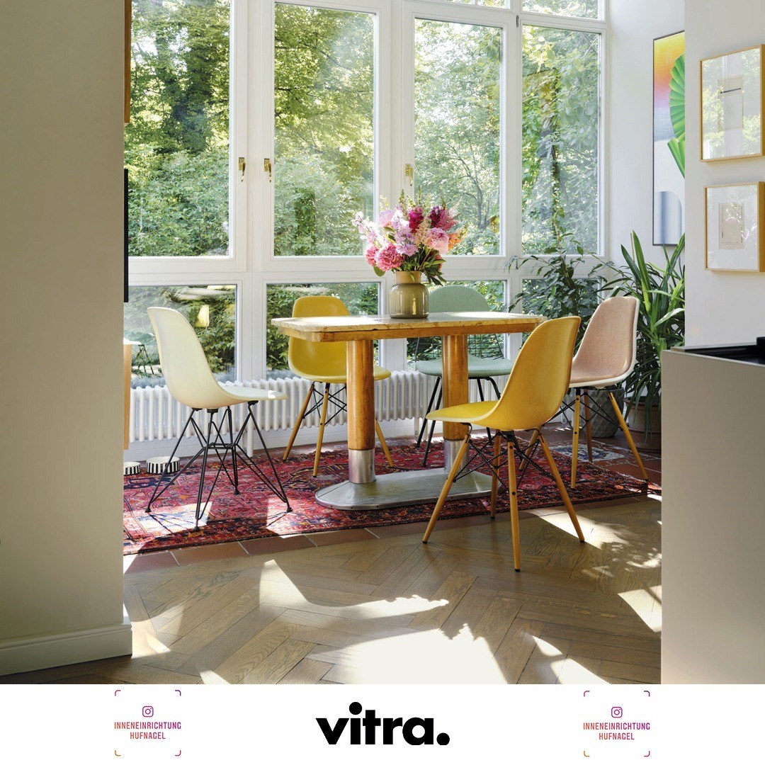 | Vitra Home Stories - Dining Kampagne 2020 / 2021Erhalten Sie diesen Winter einen Vitra Stuhl geschenkt!Vom 01. November 2020 bis einschließlich 31. Januar 2021 können Sie sich 5 Esszimmerstühle Ihrer Wahl aussuchen und erhalten dabei den 6. S