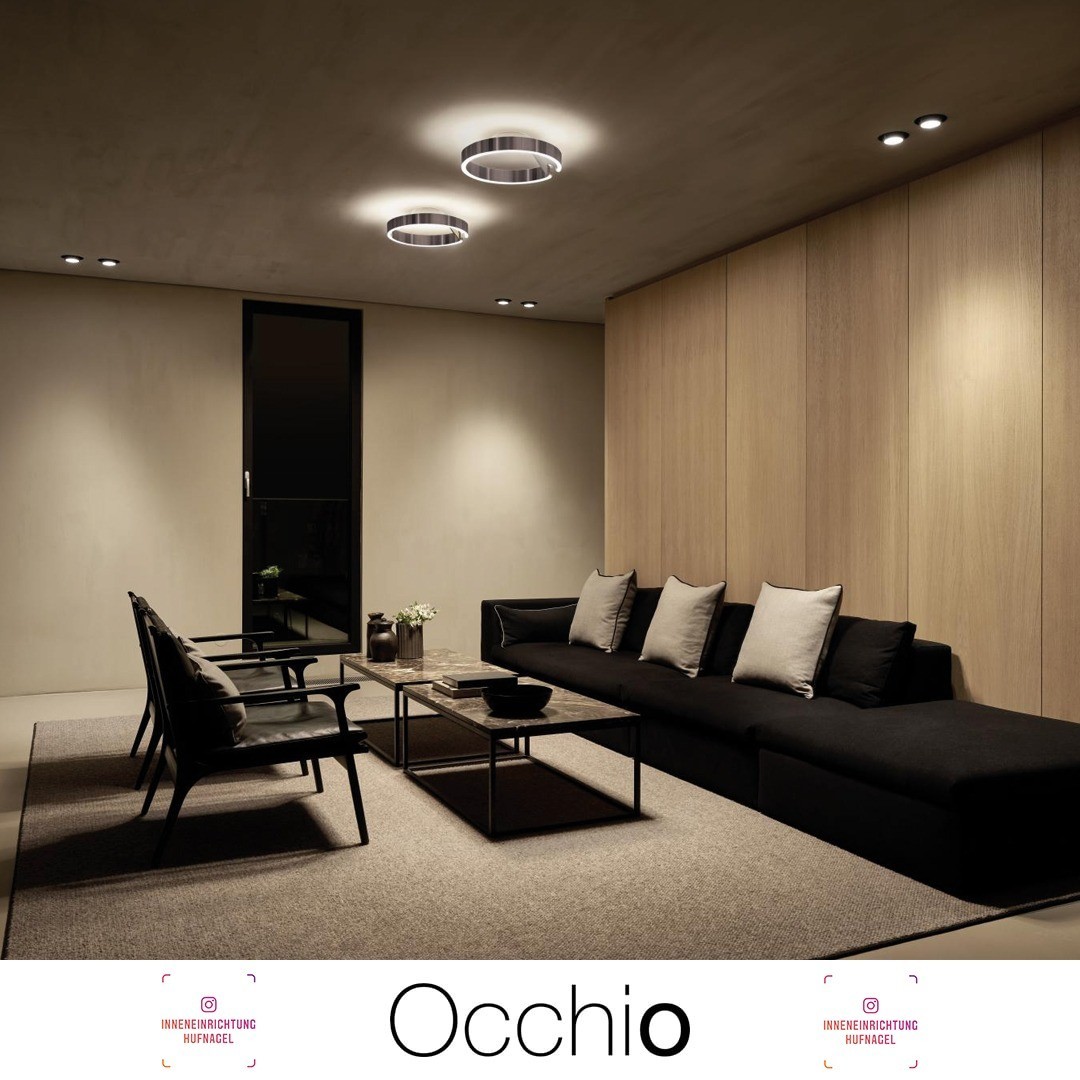 | Occhio Mito Aurakonisch, skulptural, ausdrucksstark – Mito Aura 40 silber matt schwebt im Zentrum des Raums.Mit ihrem charakteristischen, ringförmigen Uplight und dem kraftvollen, blendfreien Downlight schafft sie einzigartige, dank »up/down fa
