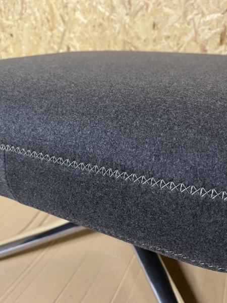 Vitra Repos Ottoman Fussteil Filzstoff Cosy 2 classic grey UG poliert Detail