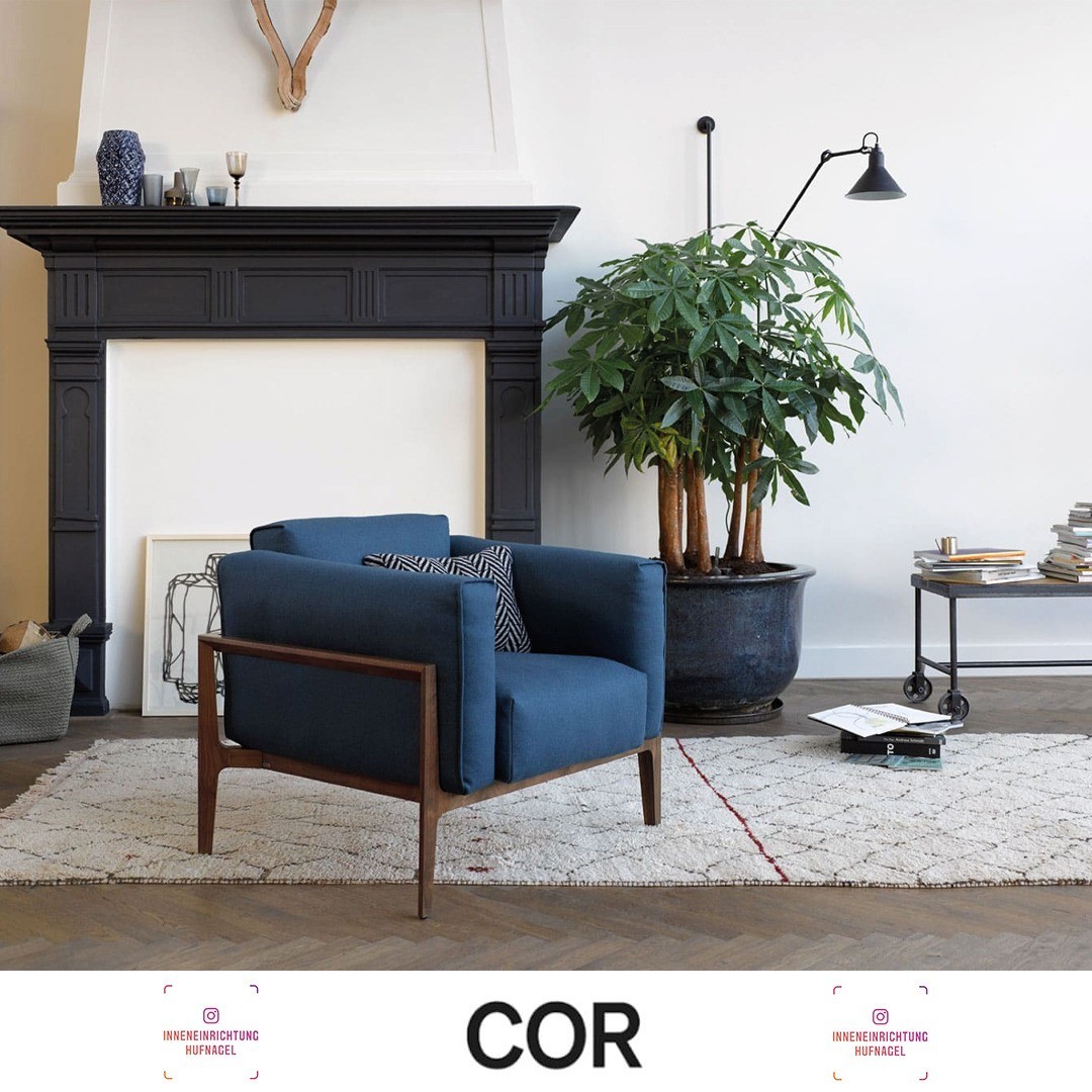 | COR Elm Sessel design by JEHS & LAUBWOFÜR ELM STEHT? FÜR MEHR GEMÜTLICHKEIT IM LEBEN.Dem von Jehs & Laub entwickelten Modell gelingt souverän der Spagat zwischen Strenge nach außen und absoluter Weichheit nach innen. Dafür kombiniert Elm ein fe