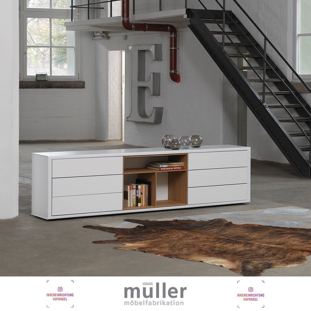 | Müller Möbelfabrikation Modular S36 design by Jan ArmgardtLuftig, leicht, zeitlos schön: Das besonders flexible Sideboard-System MODULAR passt sich sowohl verschiedenen Wohnbereichen als auch sämtlichen Wohnbedürfnissen gleichermaßen an und biete