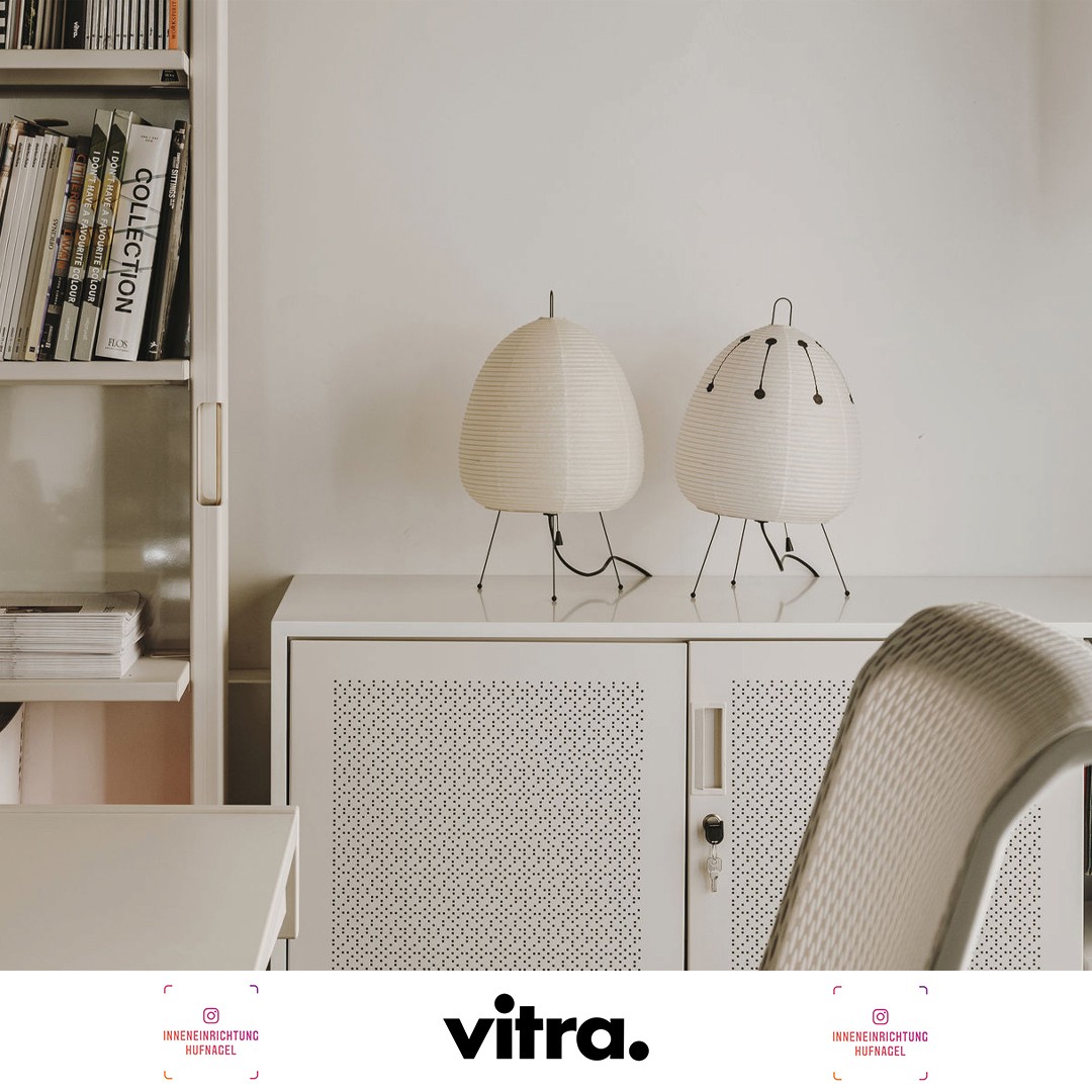 | Vitra Akari Light Sculptures design by Isamu NoguchiDas Werk des amerikanisch-japanischen Künstlers und Gestalters Isamu Noguchi (1904–1988) ist außergewöhnlich vielschichtig. Neben Skulpturen schuf er Bühnenbilder, Möbel, Leuchten, Interieurs, ö