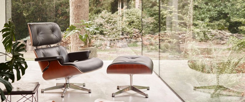 Vitra Eames Lounge Chair im modernen Wintergarten
