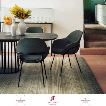 | Freifrau Manufaktur® Theia Armchair design by Sebastian HerknerSo anmutig, wie in seiner Fassung ruhendes JuwelNach dem zweiten Design, stand für Sebastian Herkner fest, er wollte das Untergestell mit der Sitzschale nicht zur technisch verschme