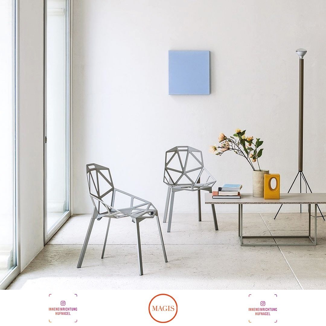 | Magis Design Chair One design by Konstantin GrcicSkeletthaft und skulptural anmutender StuhlZwischen Objekten und Mensch muss etwas passieren, sagte Konstantin Grcic einmal in einem Interview. Es scheint als hätte er diesen Ausspruch als Leitsa