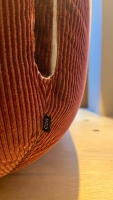 Vorschau: COR Jalis 21 Sofa 2 Sitzer Cord Samt Stoffsofa 9072 kurbis Ausstellungsstuck Detail Vorschau: COR Jalis 21 Sofa 2 Sitzer Cord Samt Stoffsofa 9072 kurbis Ausstellungsstuck Detail