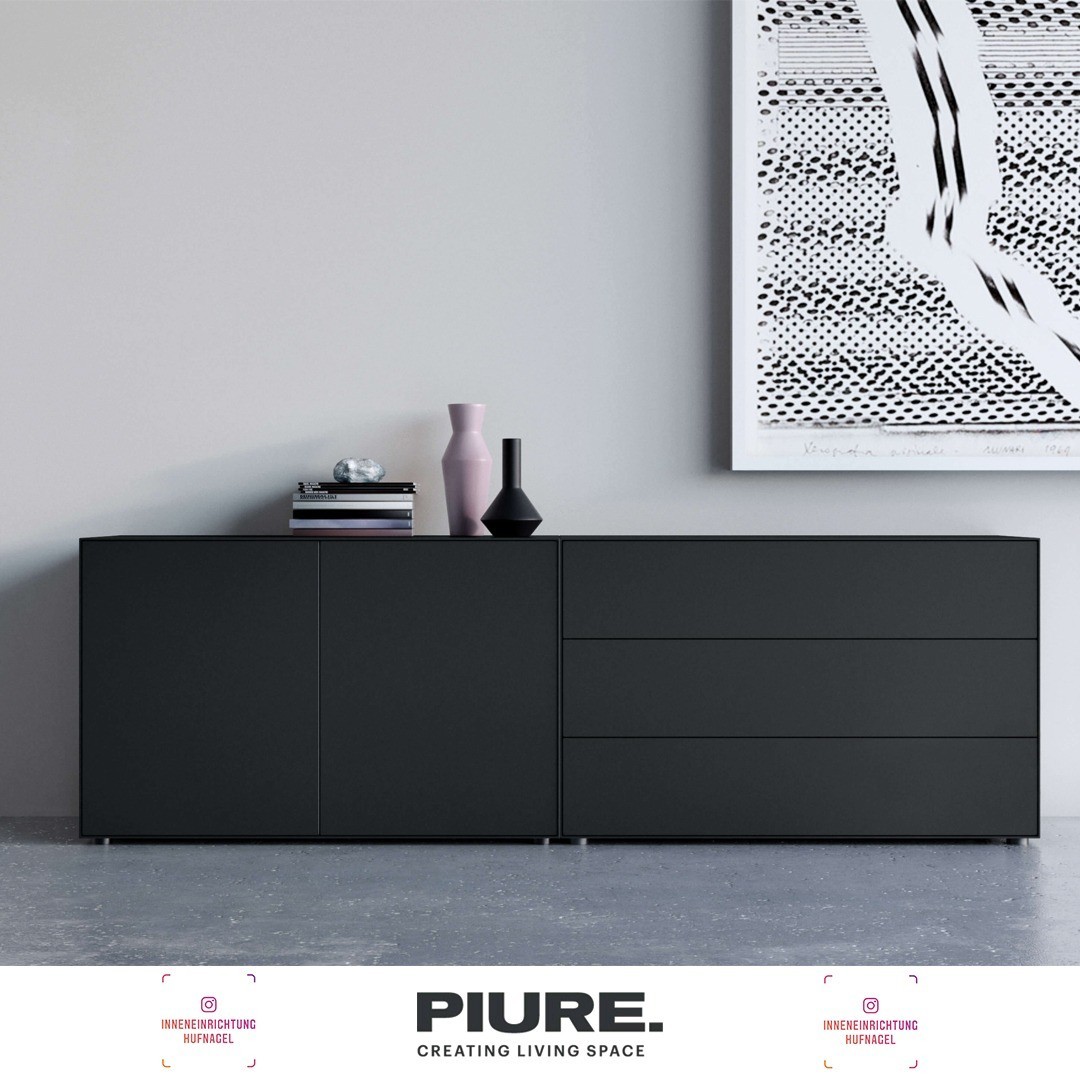 | PIURE NEX PUR BOX Black EditionFinessenreich im Detail, auf Gehrung gearbeitet, mit feinen Schattenfugen und sehr variabel die PIURE NEX PUR Boxen können Sie vielfältig zusammenstellen, da es die Boxen in 20 Varianten gibt. Die Türen-, Schubka