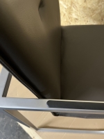 Vorschau: Arco Frame Esszimmerstuhl Leder schwarz Aluminium eloxiert Detail Vorschau: Arco Frame Esszimmerstuhl Leder schwarz Aluminium eloxiert Detail