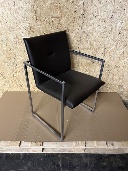 Arco Frame Esszimmerstuhl Leder schwarz Aluminium eloxiert