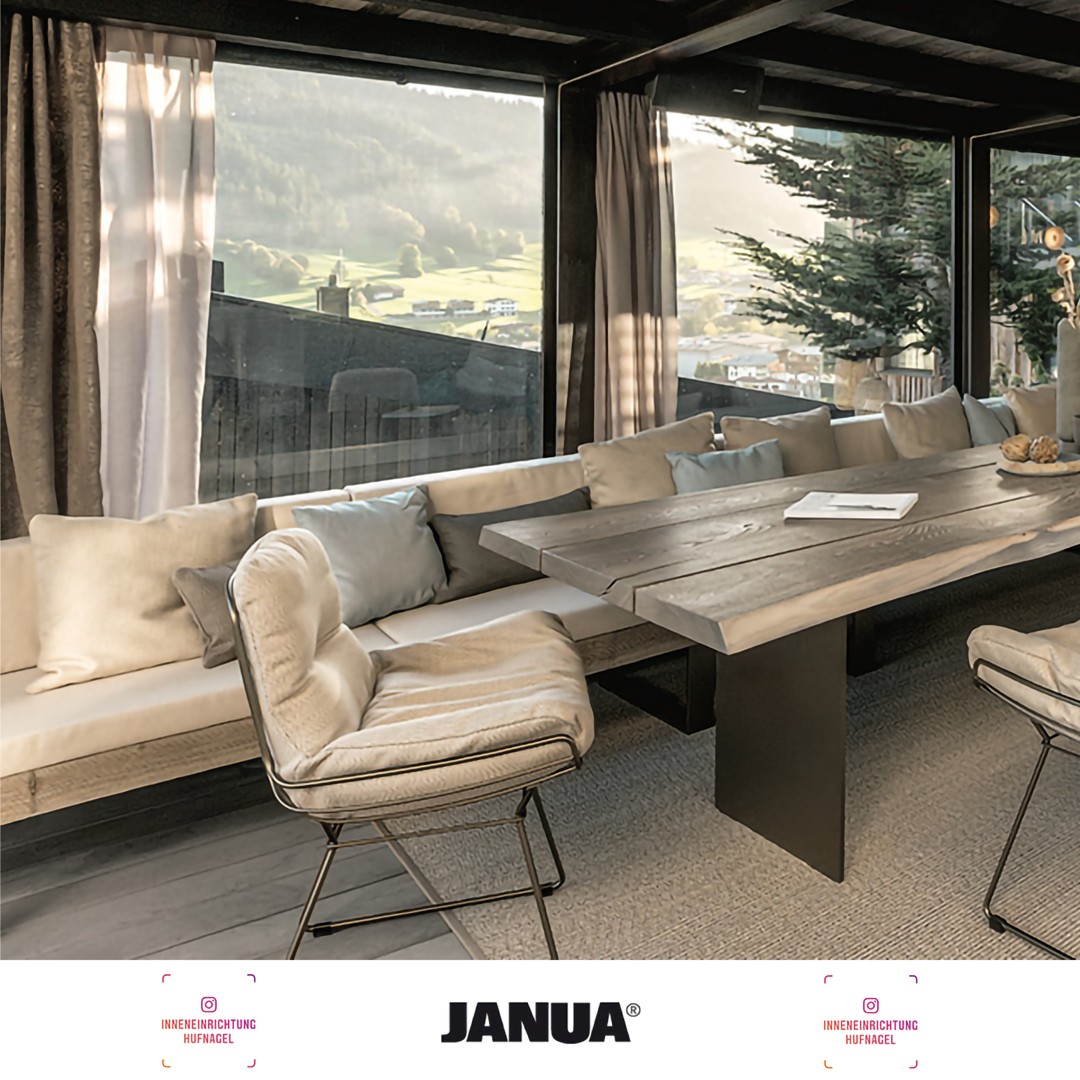 | Janua Möbel SK 04 Komposit® & Freifrau Manufaktur LeyasolDer SK 04 Komposit® Outdoor Tisch ist ein Meisterwerk aus der Stefan Knopp Edition. Die kraftvolle Tischplatte setzt sich aus markanten Brettern zusammen, deren Ursprungsspuren von kunstvol